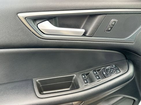 Used 2024 Ford Edge SE w/ Black Appearance Package image 13