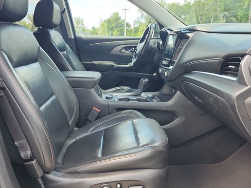 Used 2020 Chevrolet Traverse LT w/ LT Premium Package FWD image 20