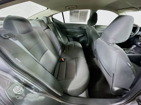 Used 2025 Nissan Altima 2.5 SV FWD image 11