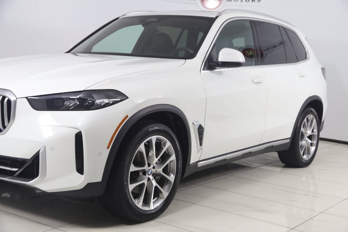 Used 2024 BMW X5 xDrive40i w/ Parking Assistance Package AWD/4WD image 45