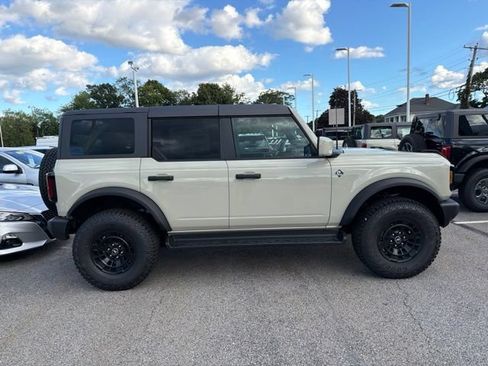 New 2026 Ford Bronco Outer Banks w/ Sasquatch Package AWD/4WD image 2