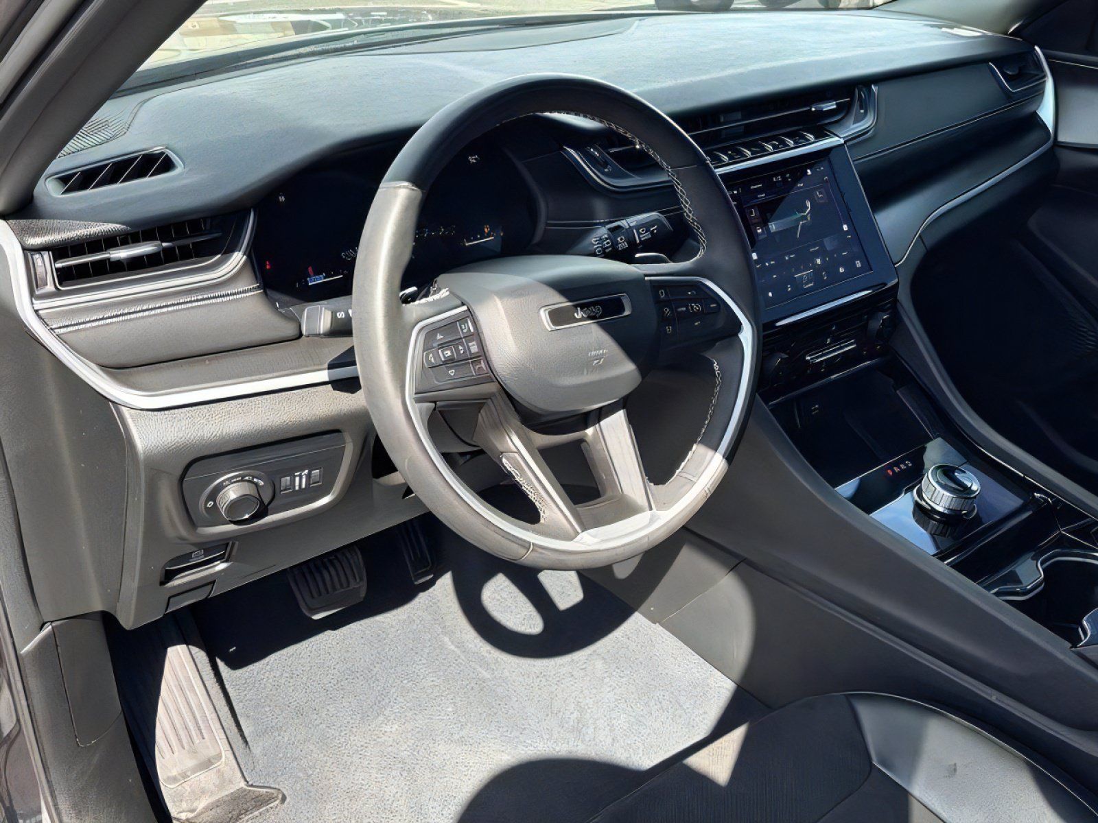 Used 2023 Jeep Grand Cherokee L Laredo AWD/4WD image 21