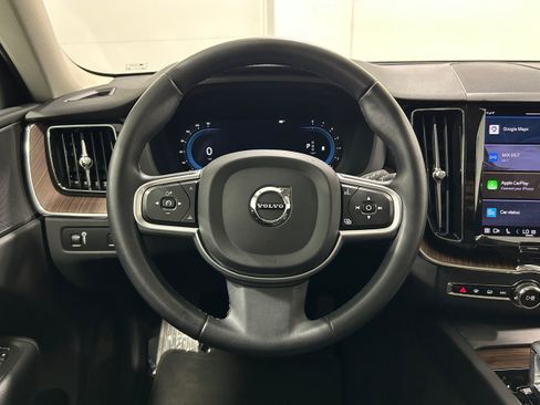 Used 2022 Volvo XC60 B5 Momentum AWD/4WD image 13