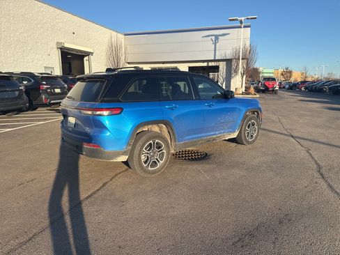 Used 2022 Jeep Grand Cherokee Trailhawk w/ Luxury Tech Group III image 14