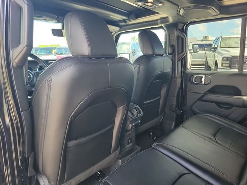 Used 2022 Jeep Wrangler Unlimited Sahara w/ Safety Group AWD/4WD image 14