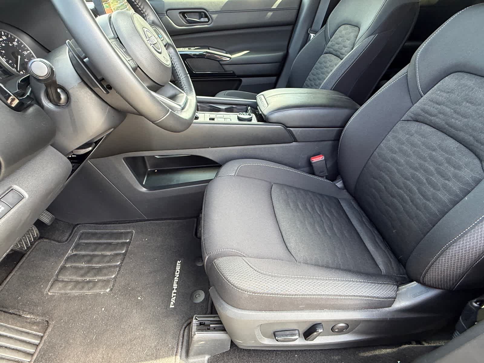 Used 2025 Nissan Pathfinder SV AWD/4WD image 14