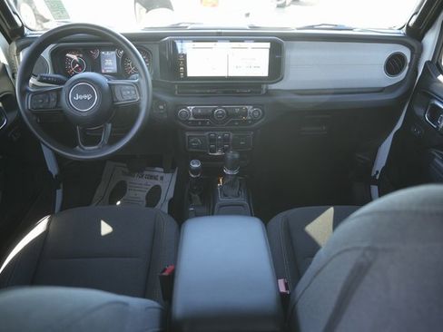 Used 2025 Jeep Gladiator Sport image 20