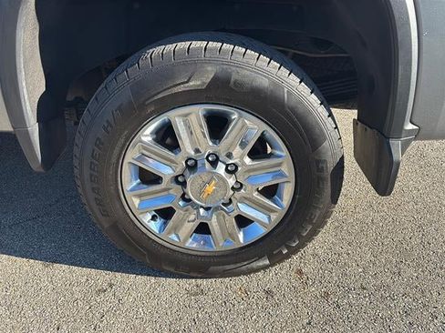 Used 2024 Chevrolet Silverado 2500 High Country w/ Technology Package AWD/4WD image 9