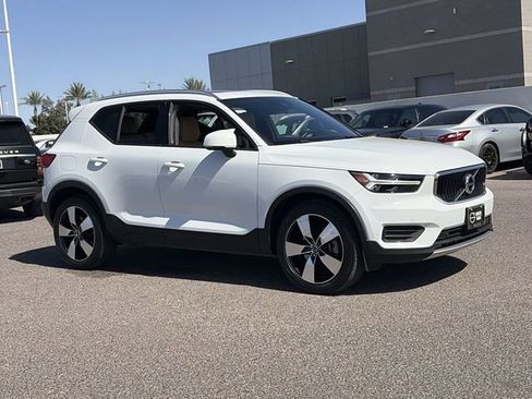 Used 2020 Volvo XC40 T5 Momentum w/ Protection Package Premier AWD/4WD image 3