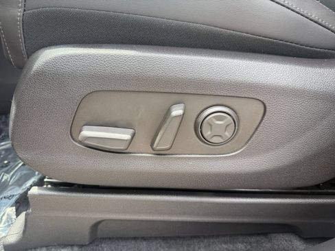 Used 2026 Kia Carnival FWD image 19