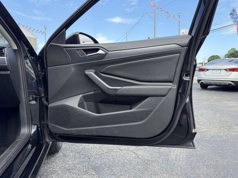 Used 2024 Volkswagen Jetta SE FWD image 12