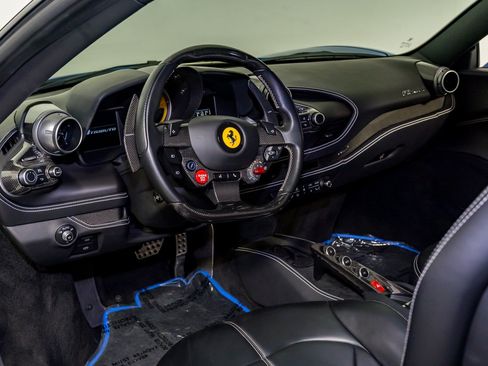 Certified 2022 Ferrari F8 Tributo RWD image 18