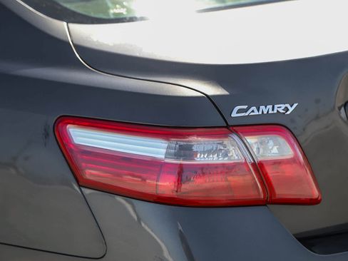 Used 2009 Toyota Camry LE FWD image 9