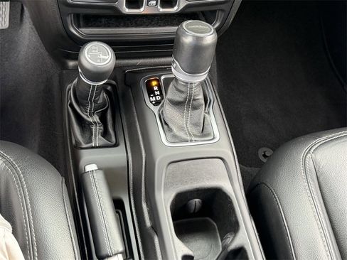 Used 2020 Jeep Gladiator Overland image 14