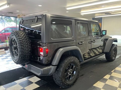 Used 2025 Jeep Wrangler Unlimited Sport AWD/4WD image 15