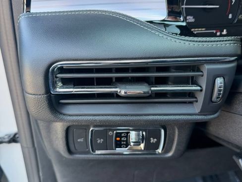Used 2022 Lincoln Corsair AWD w/ Equipment Group 101A image 10