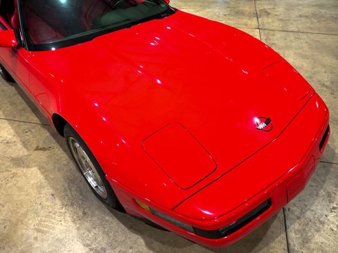 Used 1995 Chevrolet Corvette Base 2dr Convertible image 28