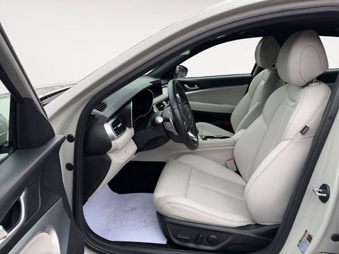 Used 2025 Genesis G70 2.5T image 11