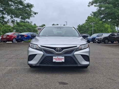 Used 2019 Toyota Camry SE FWD image 2