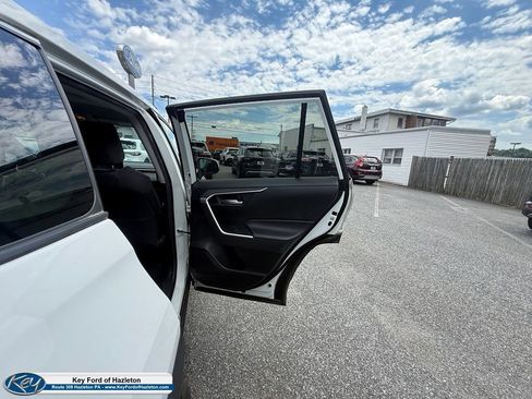Used 2020 Toyota RAV4 XLE AWD/4WD image 29