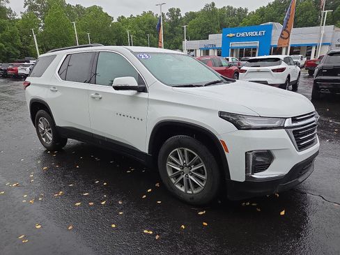 Used 2023 Chevrolet Traverse LT w/ Rear Camera Mirror Package AWD/4WD image 1