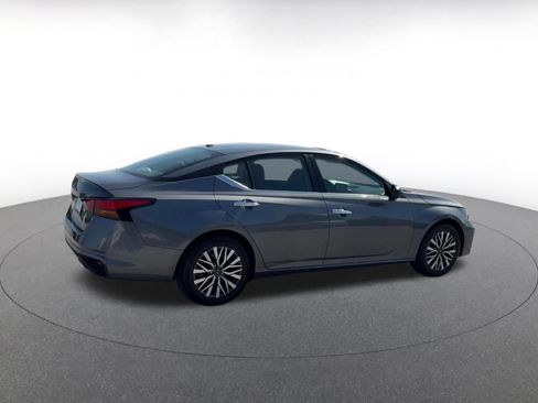 Used 2025 Nissan Altima 2.5 SV image 15