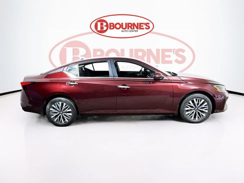 Used 2024 Nissan Altima 2.5 SV w/ SV Premium Package AWD/4WD image 11