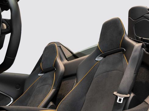 Used 2026 McLaren Artura Spider RWD image 20