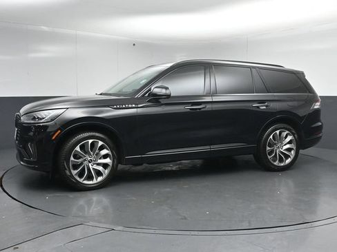 Certified 2025 Lincoln Aviator AWD w/ Jet Appearance Package image 4
