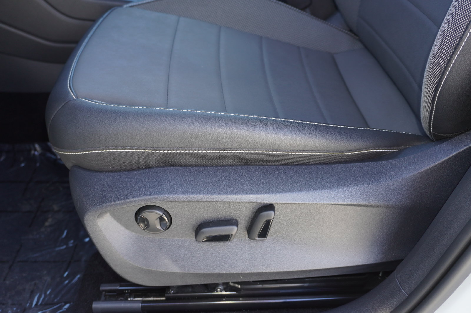 Used 2022 Volkswagen Taos SE AWD/4WD image 14