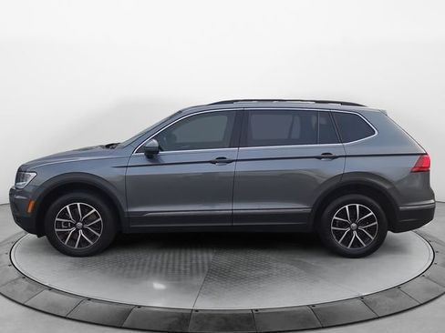 Used 2021 Volkswagen Tiguan SE w/ Panoramic Sunroof Package FWD image 2