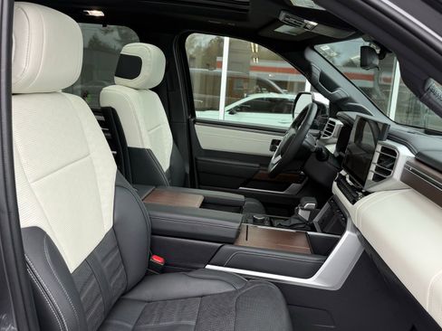 Used 2025 Toyota Sequoia Capstone image 21