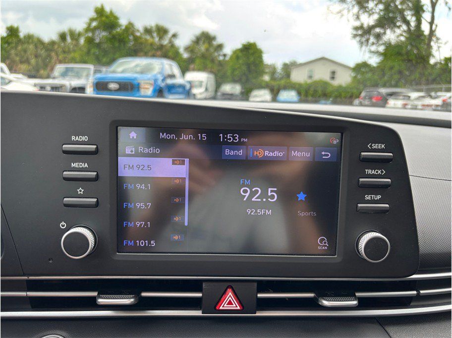 Used 2023 Hyundai Elantra SEL FWD image 25