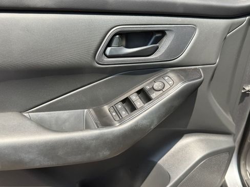 Used 2025 Nissan Rogue S AWD/4WD image 14