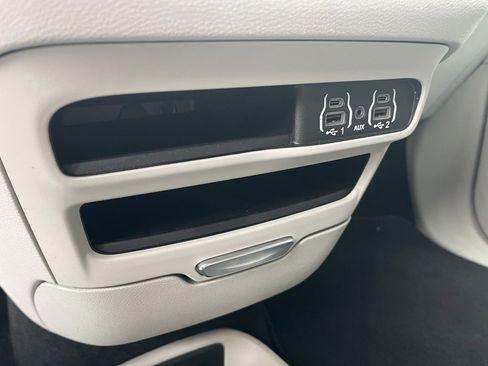 Used 2024 Chrysler Pacifica Touring-L image 57