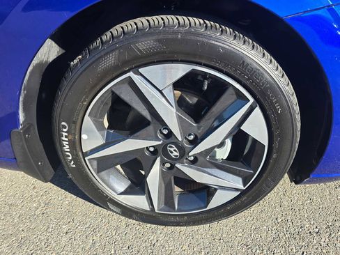 Used 2023 Hyundai Elantra SEL w/ Convenience Package image 9