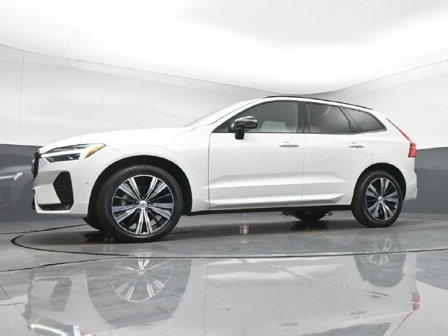 Used 2024 Volvo XC60 B5 Plus w/ Protection Package Premier AWD/4WD image 39