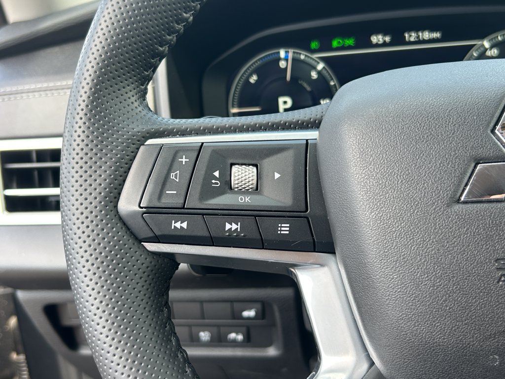 Used 2025 Mitsubishi Outlander 4WD Plug-In Hybrid image 23