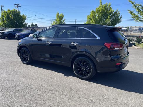 Used 2020 Kia Sorento S FWD image 3
