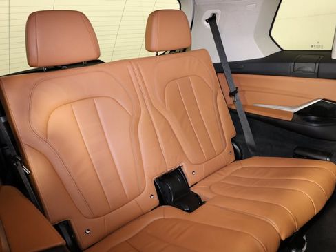 Used 2022 BMW X7 xDrive40i w/ Executive Package image 43