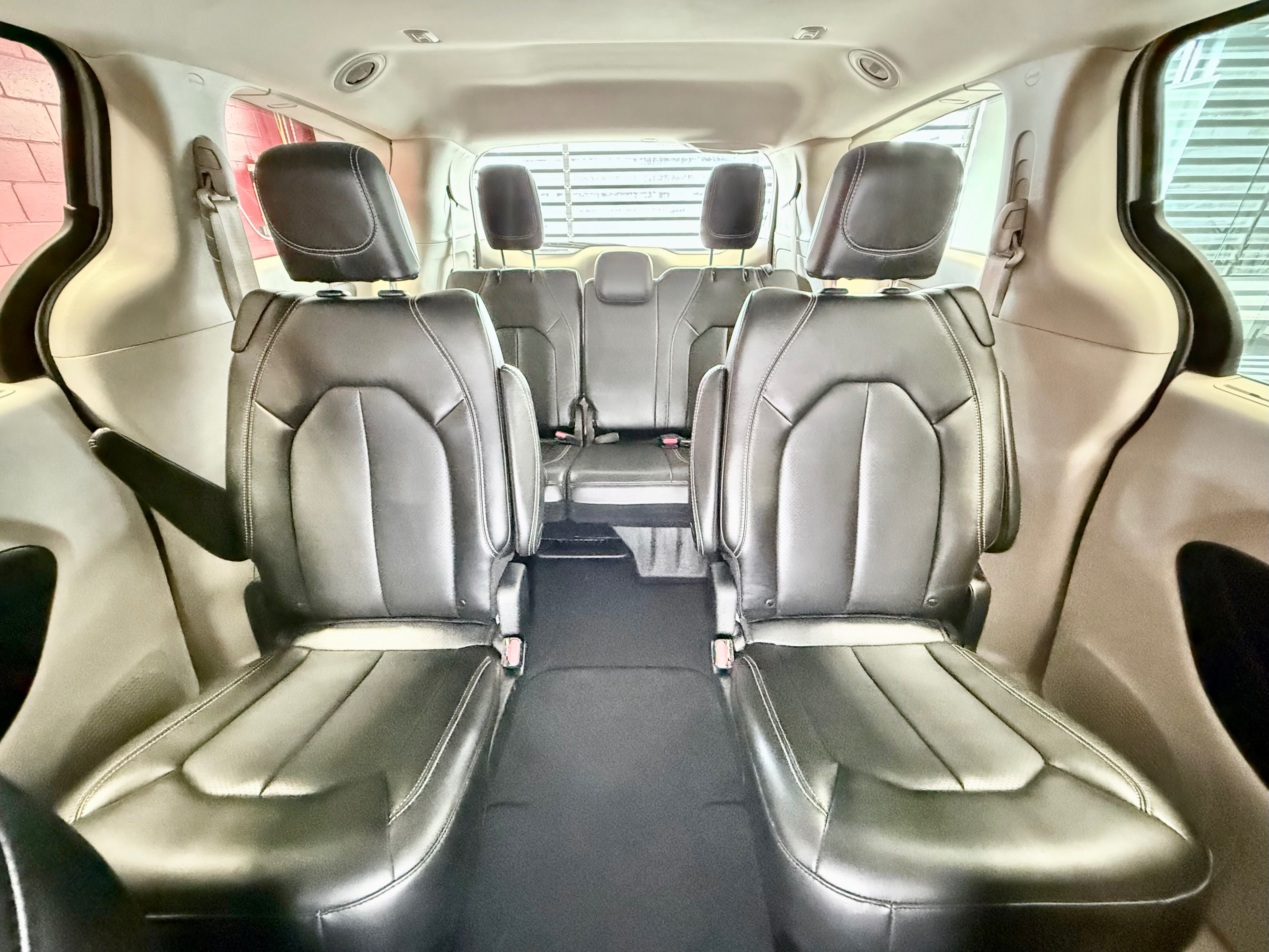 Used 2023 Chrysler Pacifica Touring-L FWD image 30