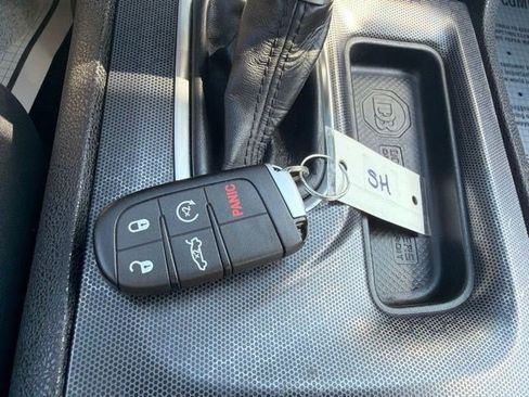 Used 2017 Dodge Charger SXT w/ AWD Plus Group image 34