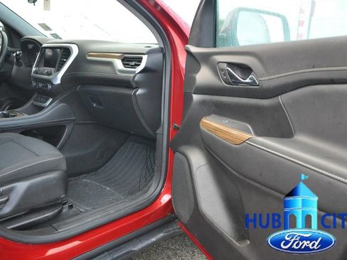 Used 2023 GMC Acadia SLE w/ Driver Convenience Package image 17