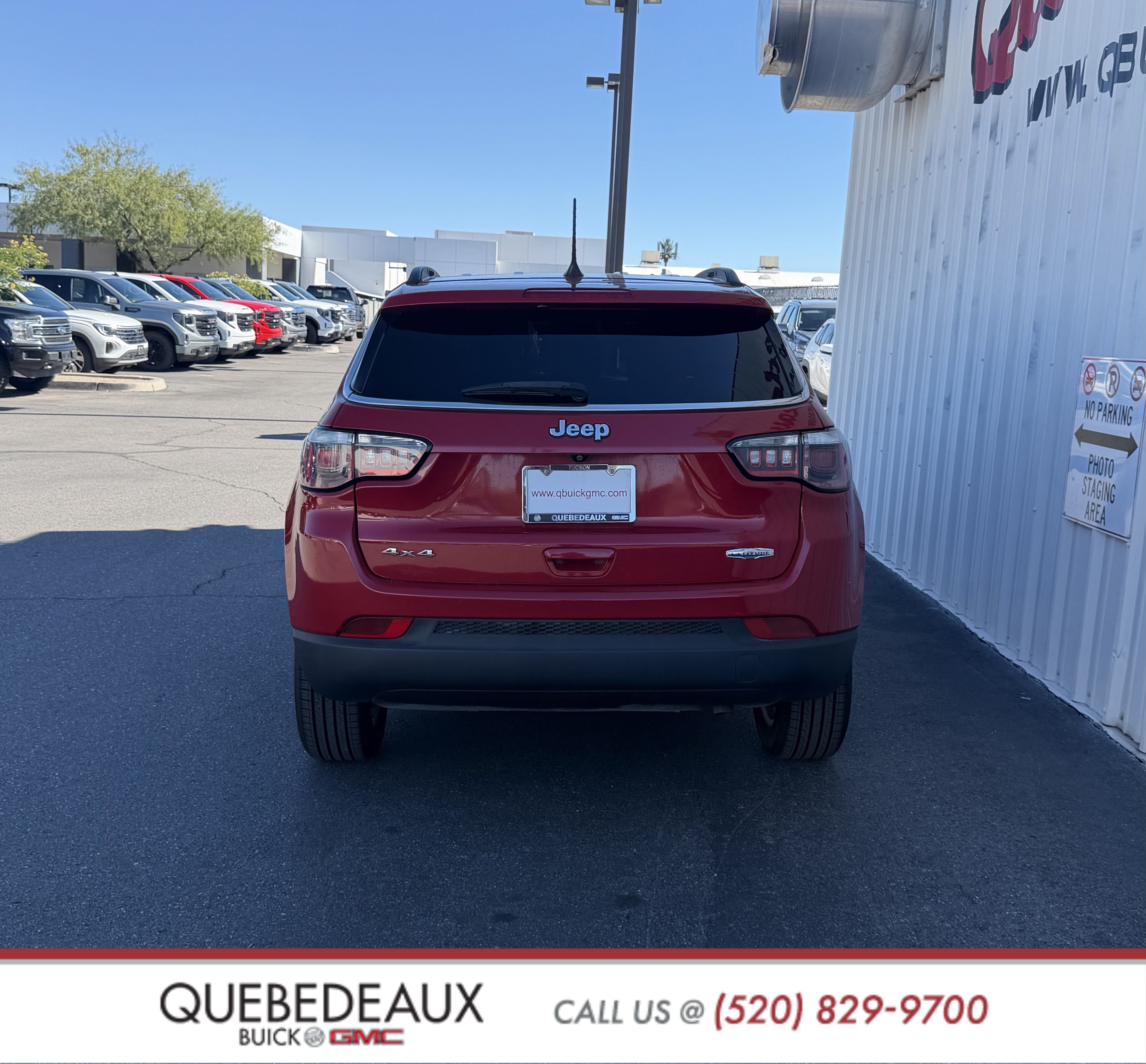 Used 2018 Jeep Compass Latitude w/ Popular Equipment Group AWD/4WD image 3