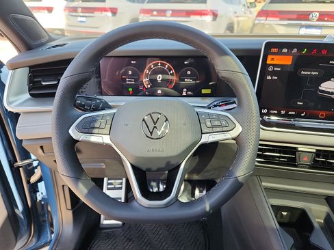 New 2026 Volkswagen Tiguan SE R-Line FWD image 16