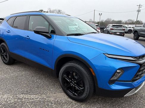 Certified 2025 Chevrolet Blazer LT w/ Midnight/Sport Edition FWD image 3