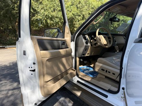 Used 2014 Ford Expedition XLT w/ Equipment Group 201A RWD image 29
