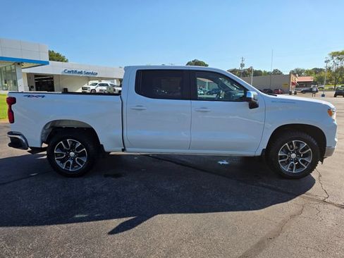 Used 2024 Chevrolet Silverado 1500 LT AWD/4WD image 16