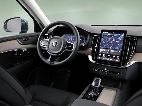 New 2025 Volvo XC90 B6 Core w/ Protection Package image 28