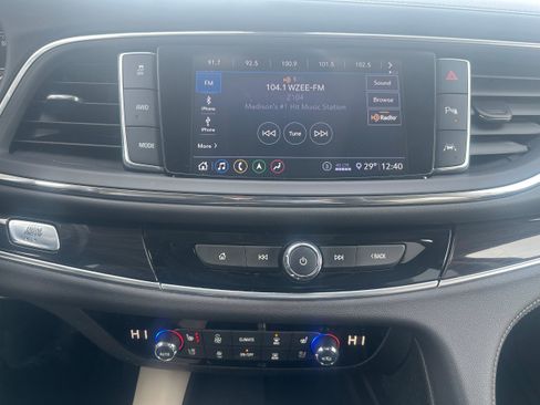 Used 2020 Buick Enclave Premium w/ Sun and Sites Package image 20